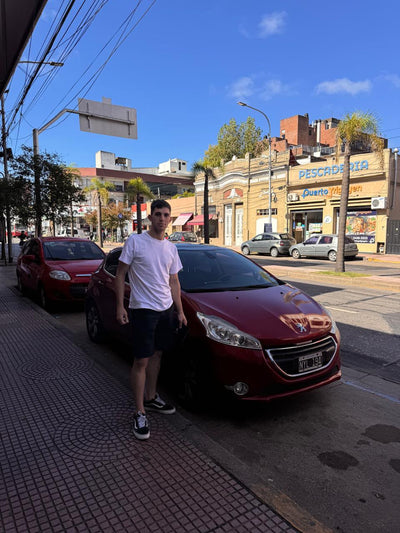 Lucas se pudo comprar su primer auto